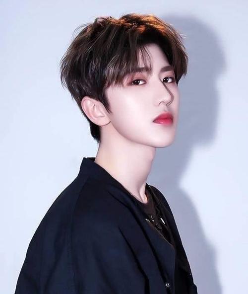 娱乐吃瓜君蔡徐坤跑男,娱乐吃瓜君带你揭秘精彩瞬间